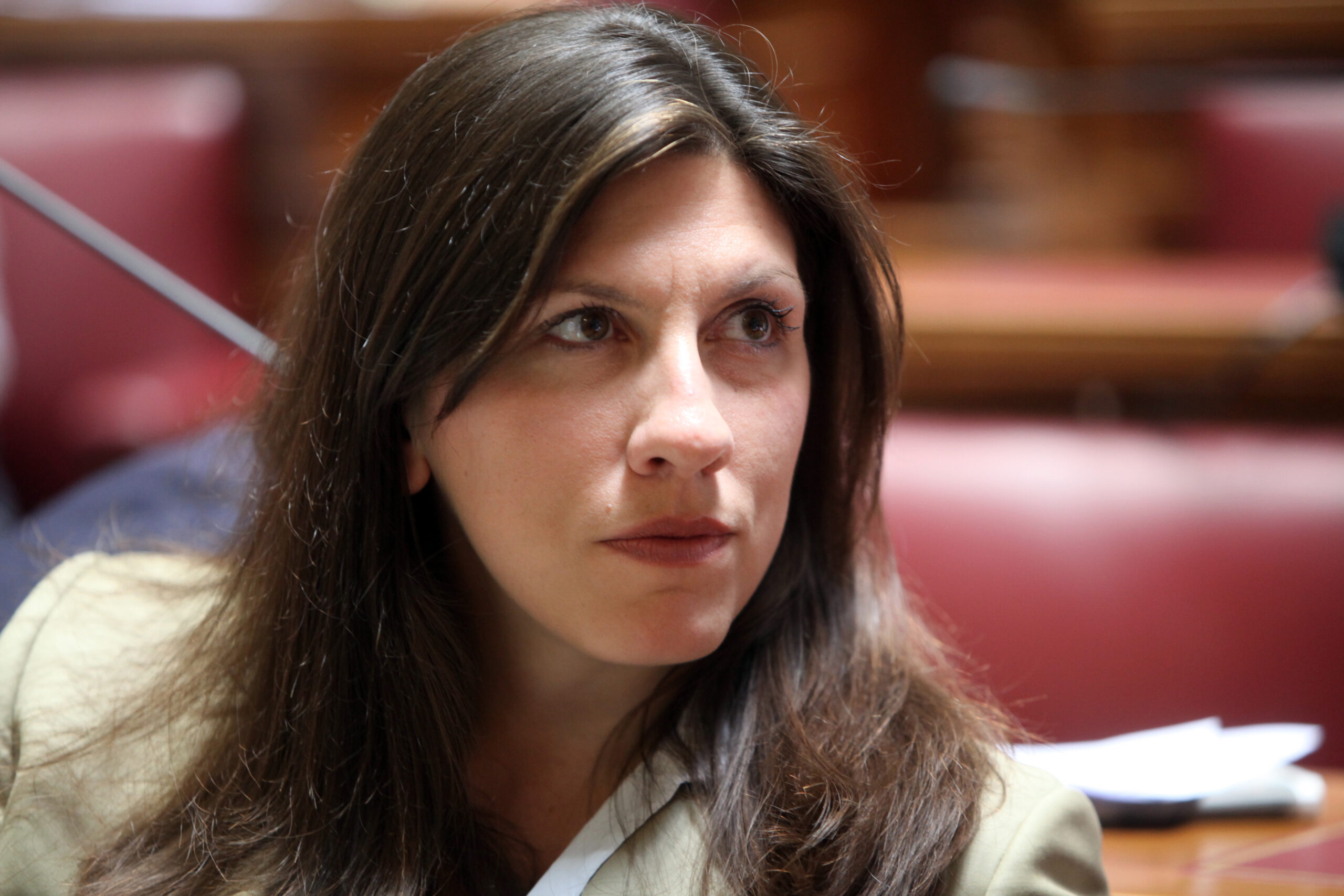 «Ρεσιτάλ» της Ζωής Κωνσταντοπούλου στην δίκη του «Λίπους» – Πρόεδρος: «Βγάλτε και σέλφι με τους αστυνομικούς!»