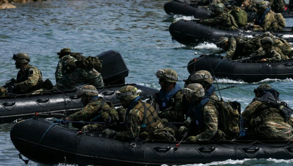 Αίσθηση προκαλούν οι εικόνες από την άσκηση των Ειδικών Δυνάμεων «Καταιγίδα 2018-Salamis Storm»