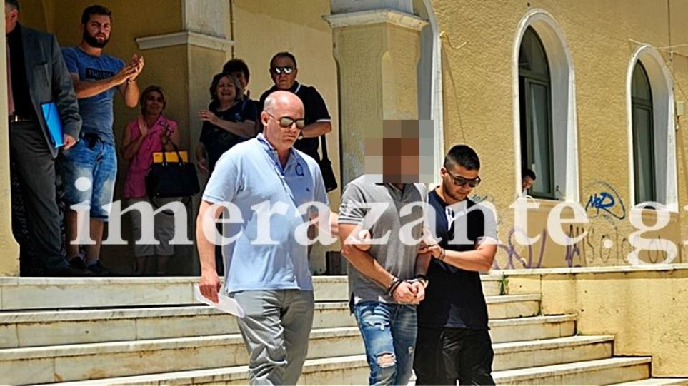 «Ξαναγεννήθηκα όταν σκότωσα τον πατέρα μας – Μας σημάδευε με το τουφέκι και βίαζε την αδερφή μου»!