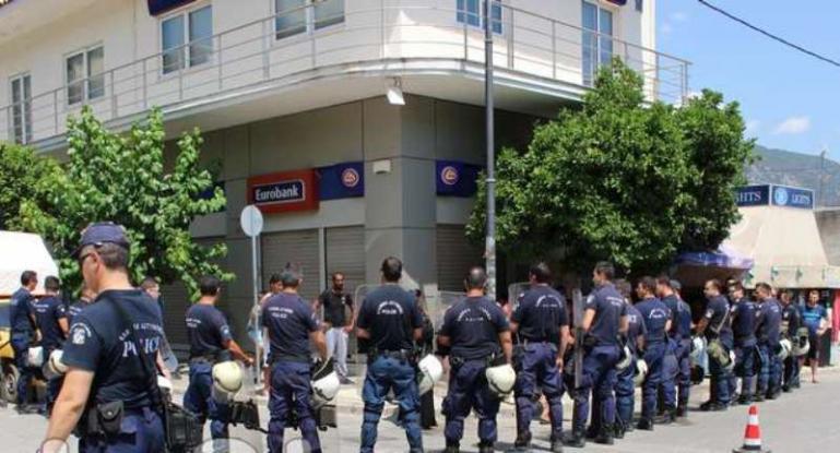 Άμφισσα: «Πόλεμος» στην μεταφορά του φερόμενου δολοφόνου της 13χρονης Ρομά (βίντεο)