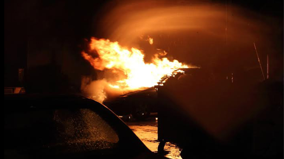 Αττική: Μπαράζ εμπρησμών σε οχήματα ιδιωτικής εταιρείας