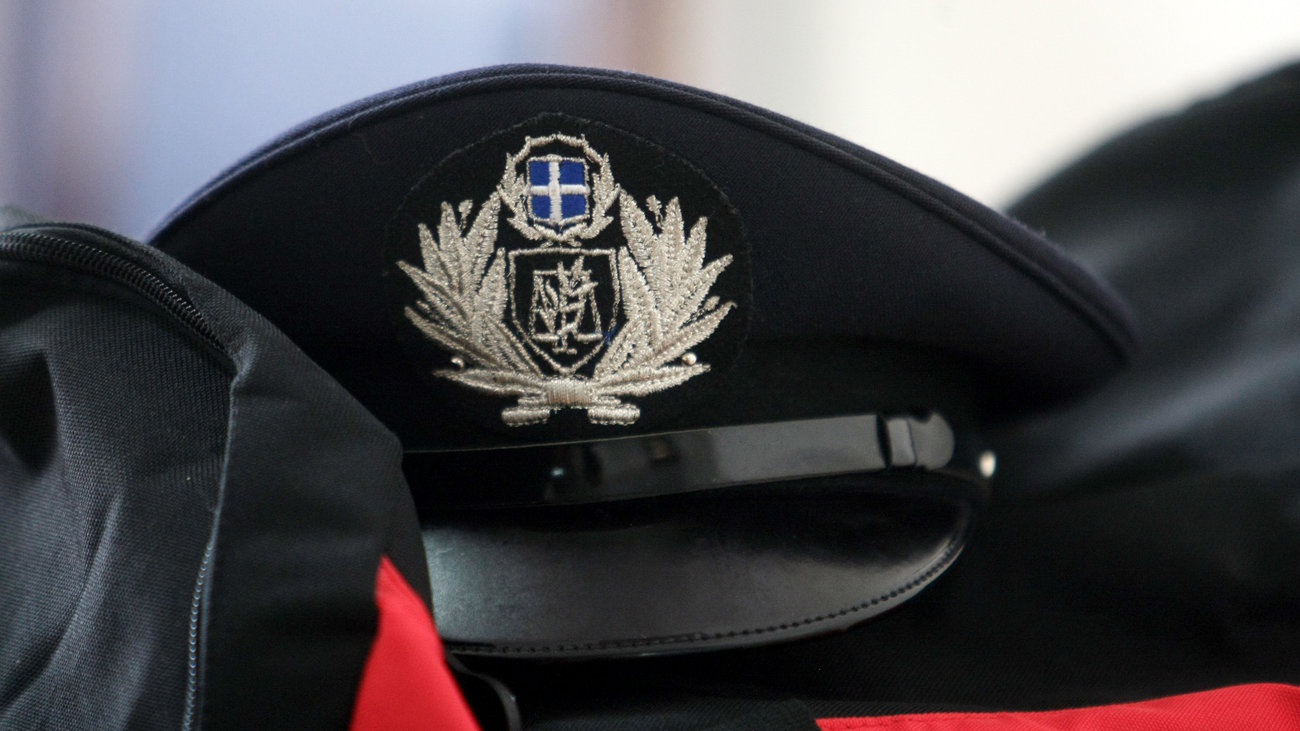 Μετά τη Λαμία και στην Πάτρα: Συνελήφθη αστυνομικός που φωτογράφιζε κορίτσια με μαγιό!