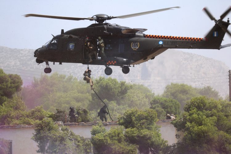 NH-90: Έπεσαν οι υπογραφές για τα ελικόπτερα ειδικών επιχειρήσεων – Αποκαθίσταται η διαθεσιμότητα