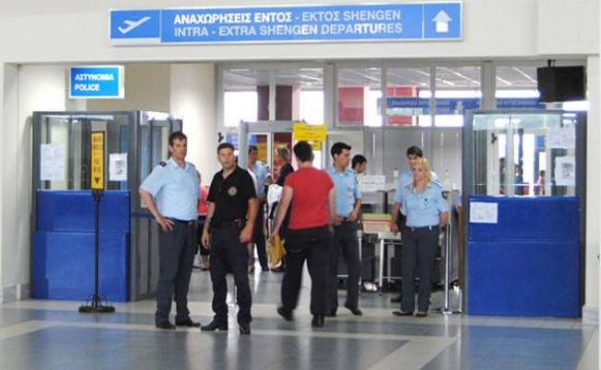 Ελληνική παράνοια: Μπήκαν ανενόχλητοι παράνομα στη χώρα αλλά τους συνέλαβαν  όταν επιχείρησαν  να φύγουν