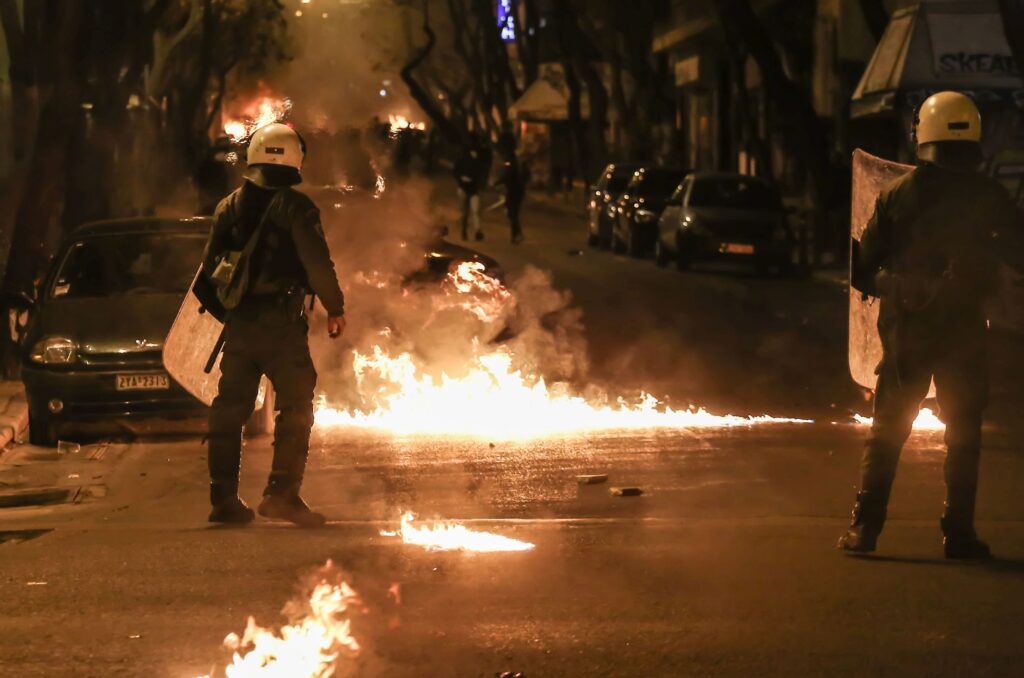 Ο ακήρυχτος πόλεμος των Εξαρχείων: 13 τραυματίες αστυνομικοί στο πρώτο εξάμηνο του 2018