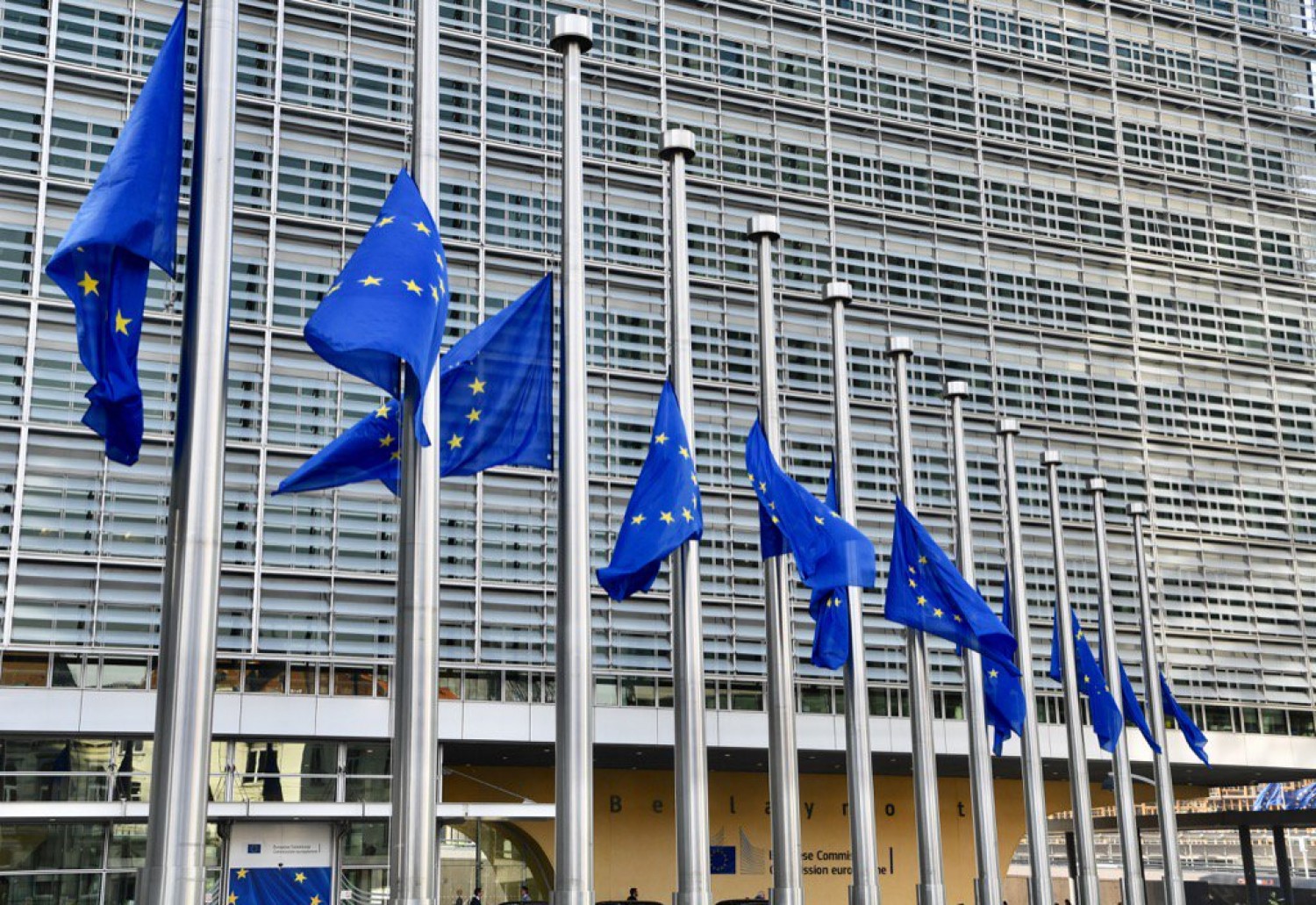 Σύσσωμη η Ε.Ε χαιρετάει την ελληνο-σκοπιανή συμφωνία
