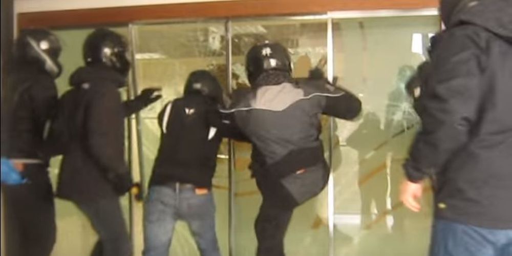 Ρουβίκωνας: Πόσα κόστισε στο Ελληνικό Δημόσιο η επίθεση στο ΣτΕ (βίντεο)