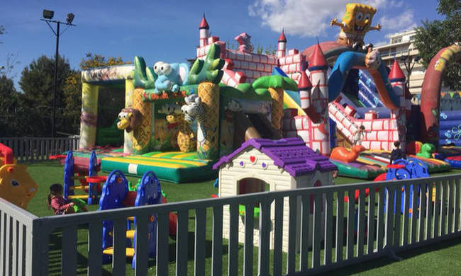 Ασύλληπτη τραγωδία: Νεκρό 3χρονο κοριτσάκι έπειτα από έκρηξη φουσκωτού κάστρου (βιντεο)