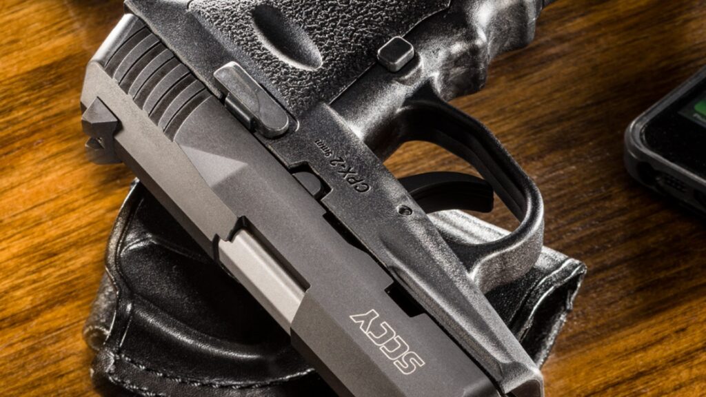 Λουόμενοι βρίσκουν όπλα και πυρομαχικά στις ακτές