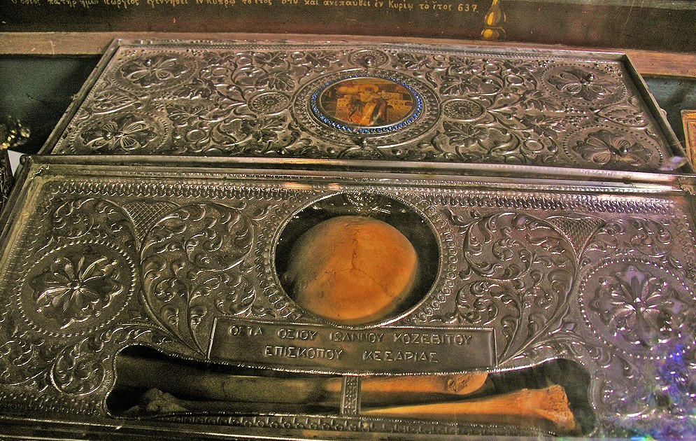 Πάτρα: 63χρονη έκλεψε Ιερά Λείψανα