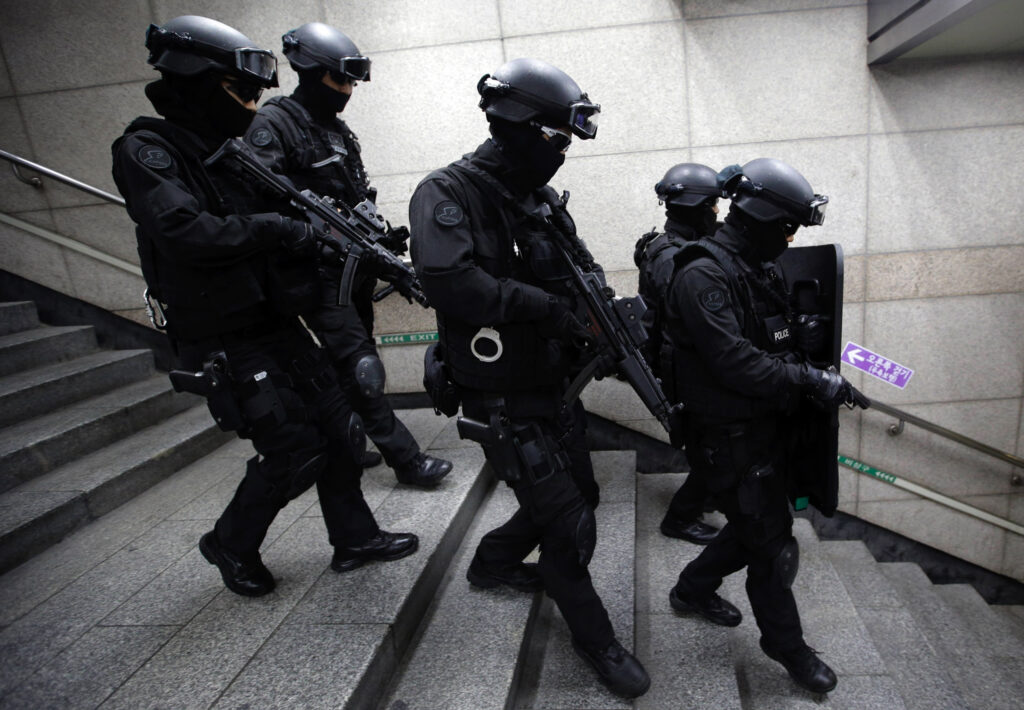 Έρευνες της αστυνομίας στο Πανεπιστήμιο της Ουάσιγκτον για εισβολέα οπλοφόρο