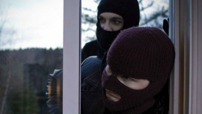 Ληστές επιτέθηκαν σε «βατραχάνθρωπο» στην Κορινθία και τράπηκαν σε φυγή