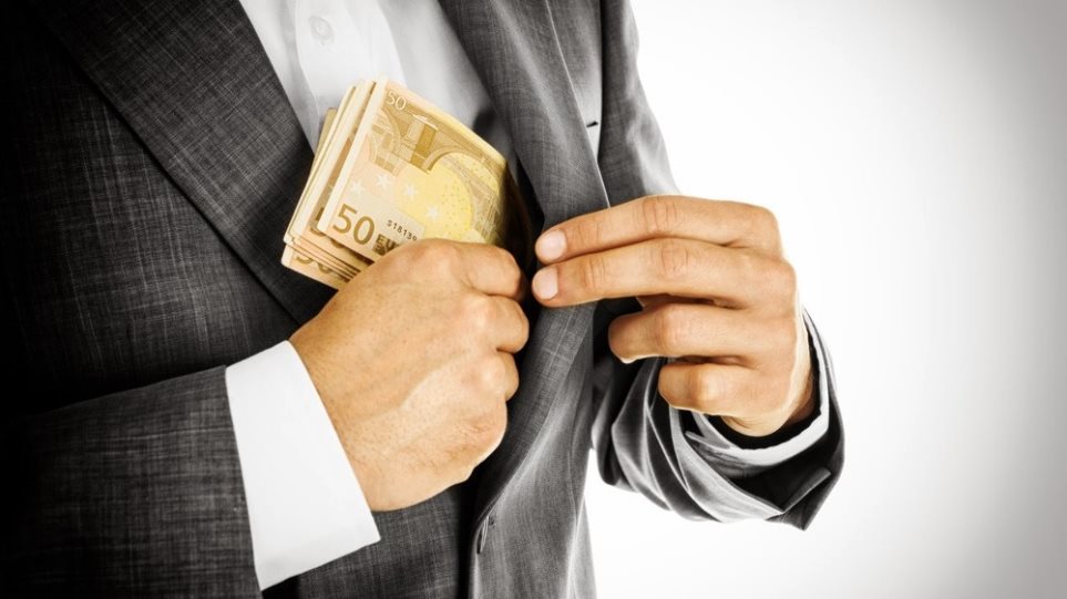 Απατεώνες στην Καλαμάτα υποδύονταν τους εφοριακούς και «έγδυναν» ηλικιωμένους