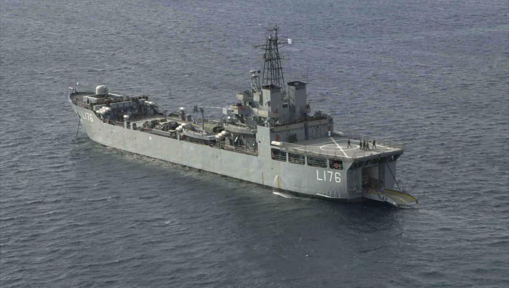 Το Πολεμικό Ναυτικό ανέλαβε να εκκενώσει το Κόκκινο Λιμανάκι της Ραφήνας – Πολλοί οι νεκροί (upd 3)