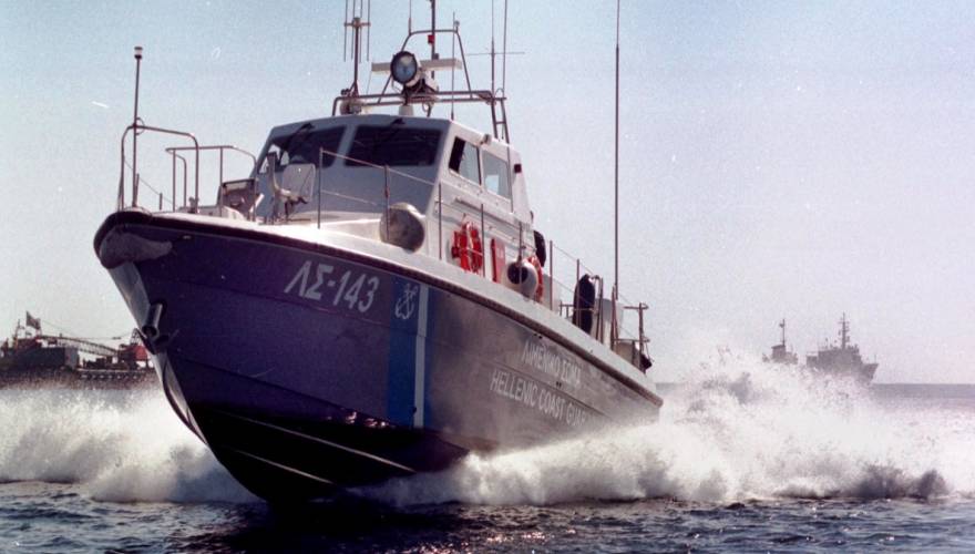 Βρέθηκαν και οι δέκα Δανοί που είχαν ναυαγήσει ανοικτά της Ραφήνας για… να γλιτώσουν από την φωτιά! (upd 4)