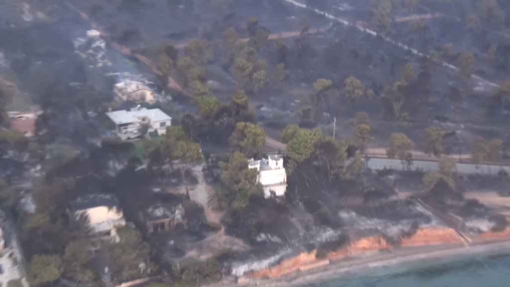 Συγκλονιστικό βίντεο από ελικόπτερο αποτυπώνει το μέγεθος της καταστροφής στο Μάτι (βίντεο)