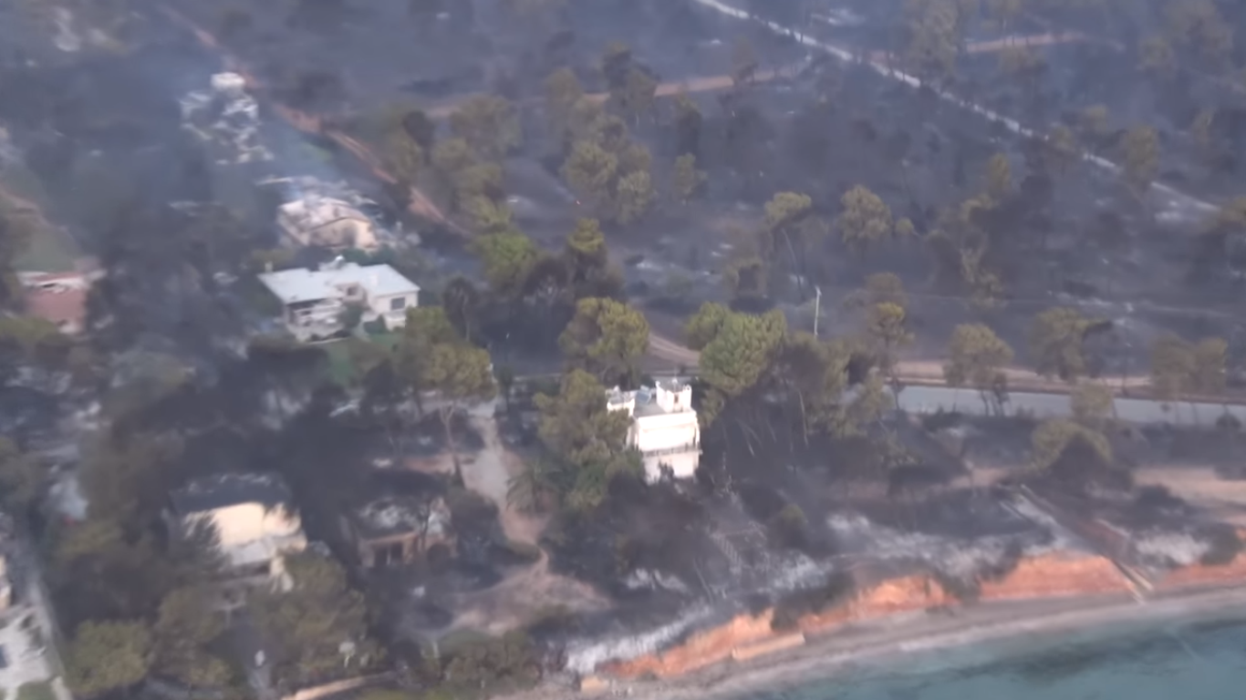 Συγκλονιστικό βίντεο από ελικόπτερο αποτυπώνει το μέγεθος της καταστροφής στο Μάτι (βίντεο)