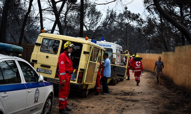 «Έσωσα το παιδί μου αλλά κάηκε η γυναίκα μου» – Συνεχίζονται οι τραγικές ιστορίες από το Μάτι