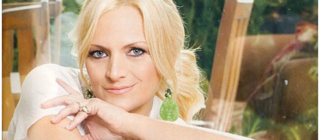 Χριστίνα Λαμπίρη: «Έτσι “έσβησε” ένας άνθρωπος έξω από την πόρτα του καμένου σπιτιού μου» (βίντεο)