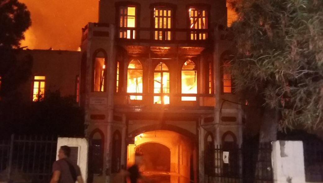 Κρήτη: Άγνωστο παραμένει ακόμη για το αν υπήρχε εγκλωβισμένος στο φλεγόμενο πολεμικό μουσείο