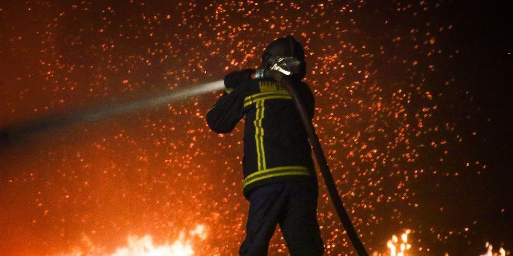 Το 6 μηνών βρέφος που έχασε τη ζωή του στο Μάτι ήταν παιδί πυροσβέστη που επιχειρούσε στην περιοχή (βίντεο)