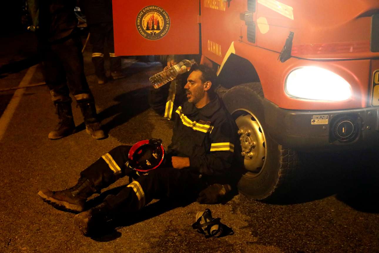 Μαρτυρία πυροσβέστη: «Μας αφήσαν νηστικούς- Άφησα το σπίτι μου να καεί» (βίντεο)