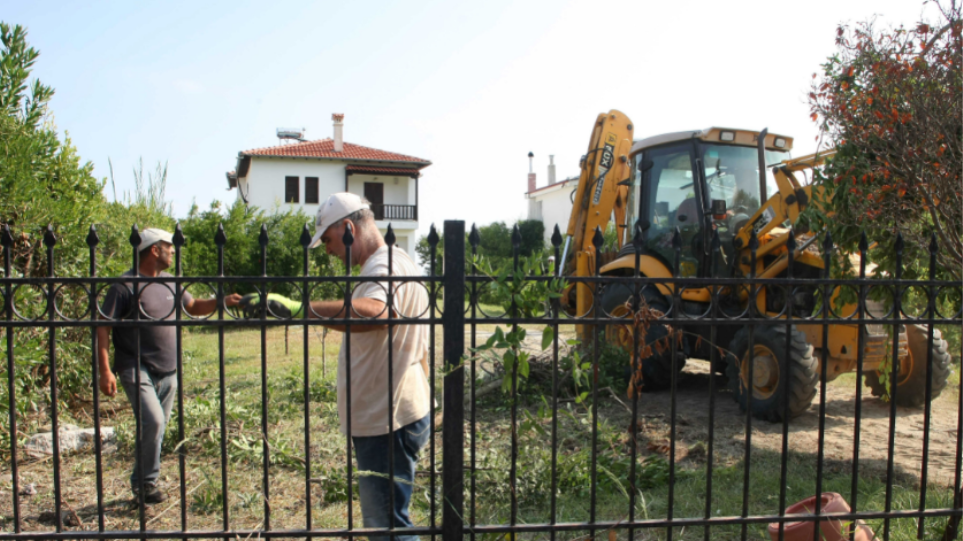 Χαλκιδική: Συνεχίζεται το γκρέμισμα των αυθαίρετων μαντρών