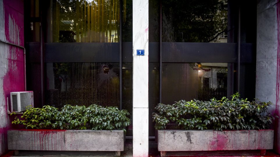 Ρουβίκωνας: Επίθεση στο Υπουργείο Υποδομών