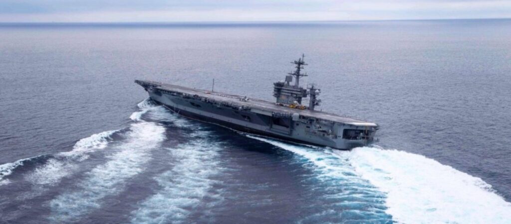 Η ζωή στο αεροπλανοφόρο USS Abraham Lincoln κατά τις θαλάσσιες δοκιμές (βίντεο)