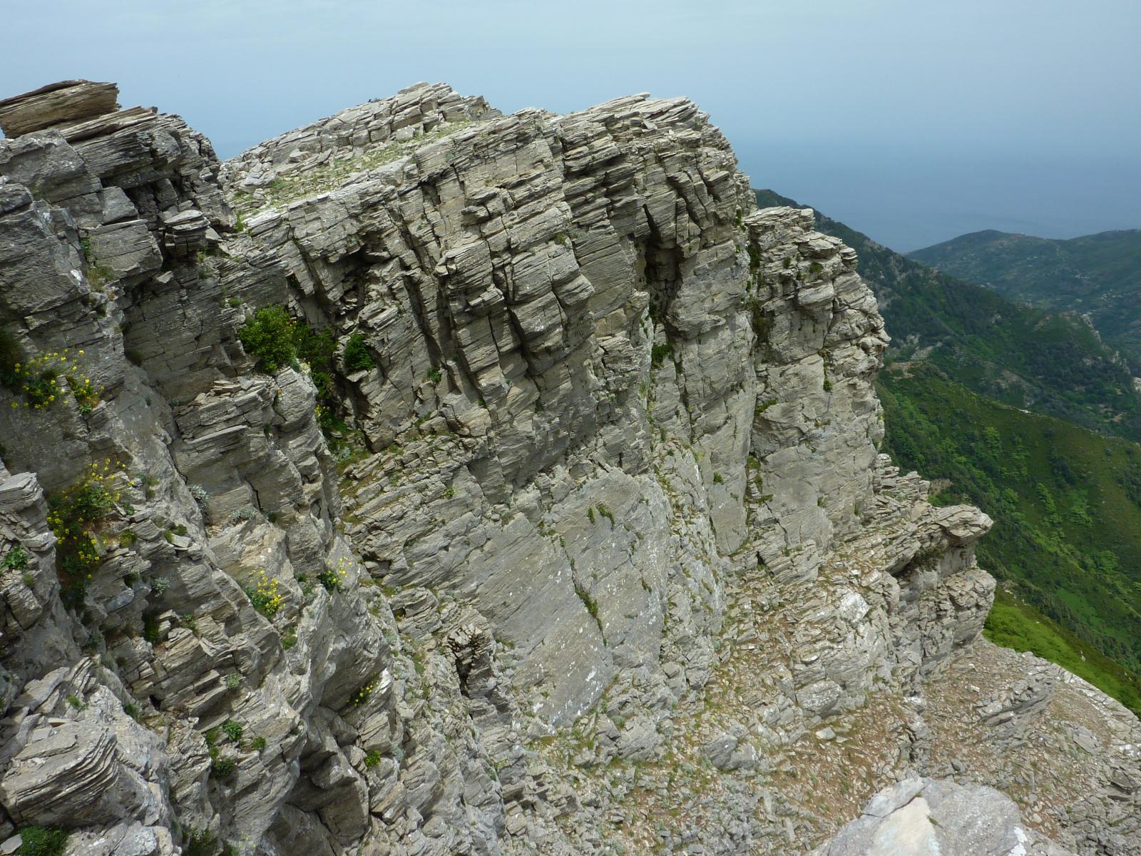Νίσυρος: 24χρονη έπεσε απο βράχια ύψους 7 μέτρων και σκοτώθηκε
