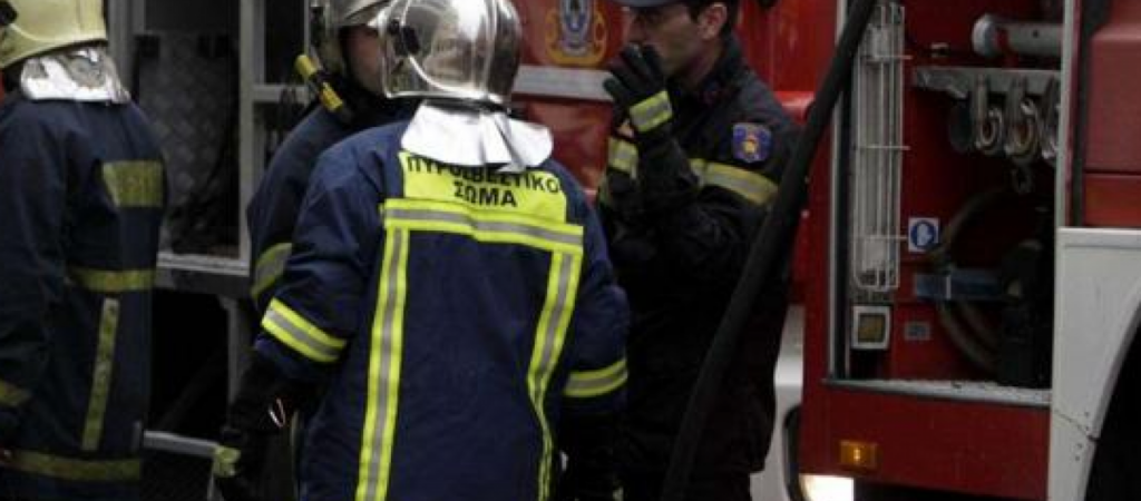 Χανιά: Πυρκαγιά αγνώστων αιτίων έκαψε τρία οχήματα τα ξημερώματα