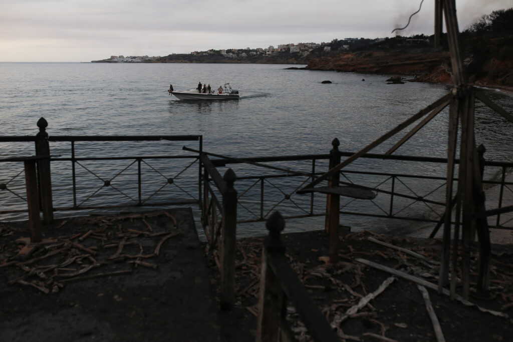 Σοκαριστική μαρτυρία από τον αστυνομικό που είδε το νεκρό κορίτσι στα βράχια στο Κόκκινο Λιμανάκι