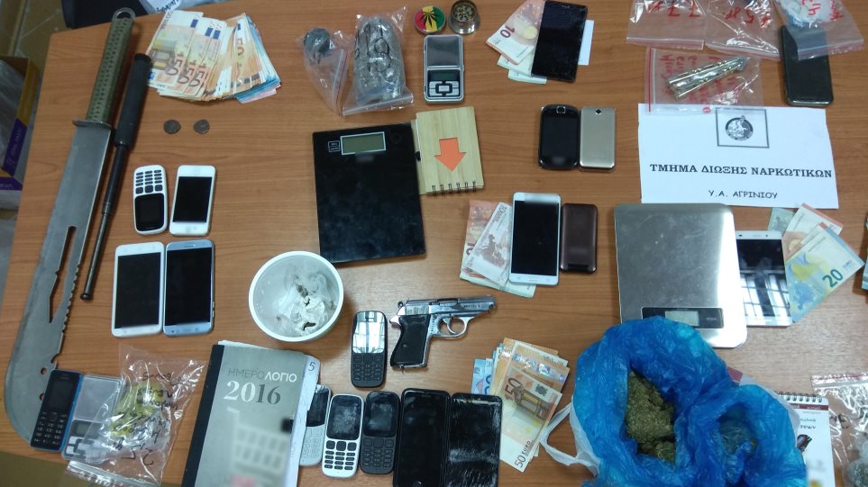 Αγρίνιο: Συνελήφθησαν τα 27 από τα 28  μέλη της σπείρας- «Έσπρωχναν» ναρκωτικά σε σχολεία