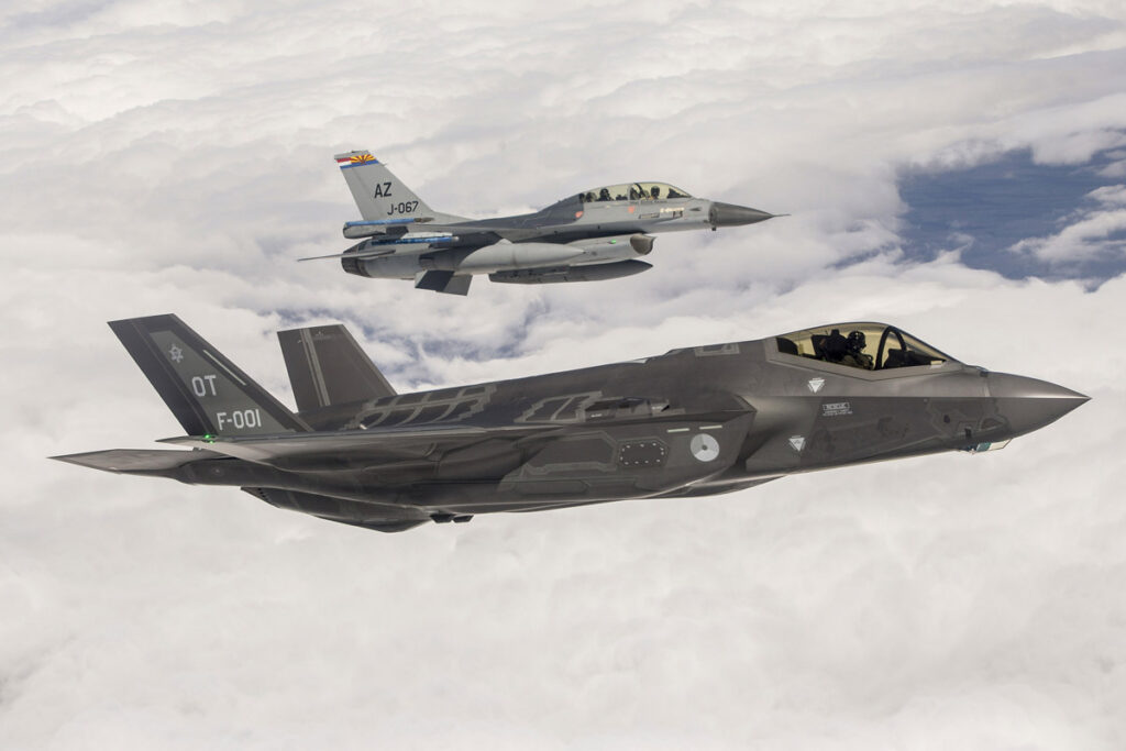 Ολλανδικά F-35 οπλισμένα σαν αστακοί σε μια σπάνια εμφάνιση! (βίντεο)