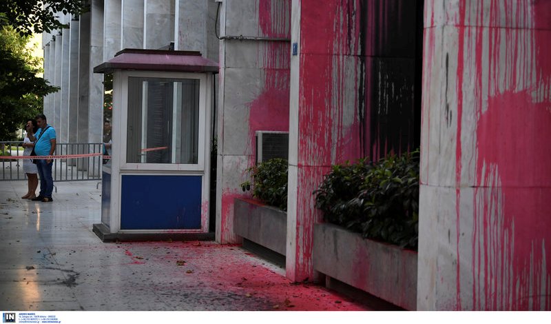 Ταυτοποιήθηκαν δύο μέλη του Ρουβίκωνα – Για προηγούμενη επίθεση στο ΥΠΕΞ