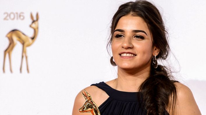 Η «ηρωίδα» πρόσφυγας ήταν τελικά διακινητής παράνομων μεταναστών