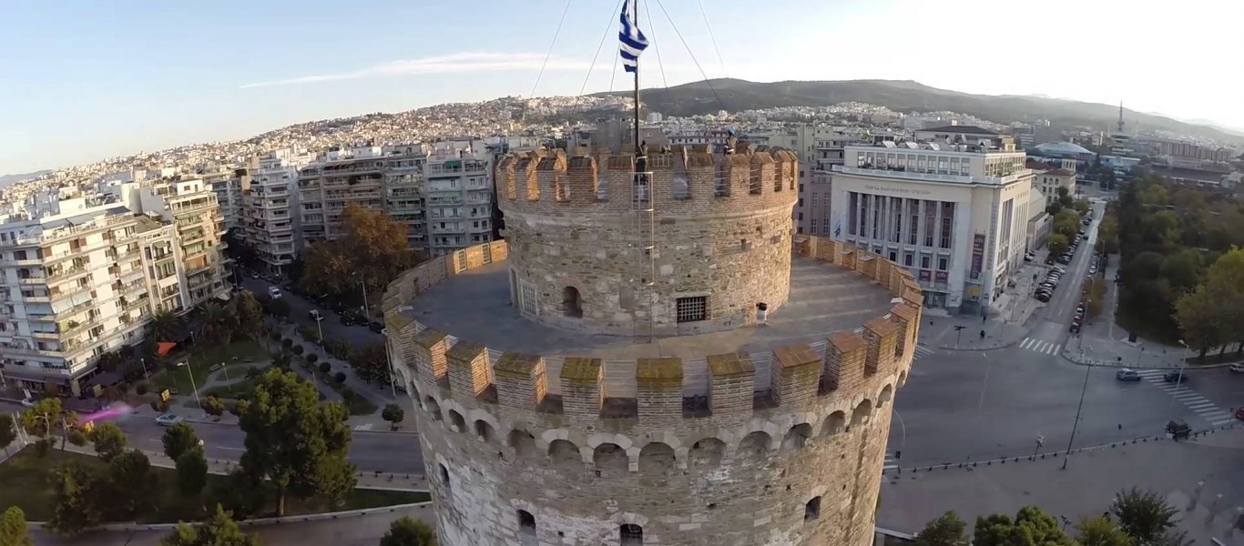 Θεσσαλονίκη: Προσαγωγές από την Αστυνομία μετά από απόπειρα εισβολής στον Λευκό Πύργο