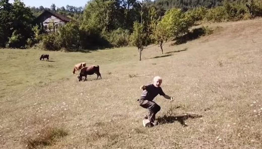 Τούρκος βοσκός βλέπει πρώτη φορά drone – Τρέχει έντρομος να σωθεί! (βίντεο)