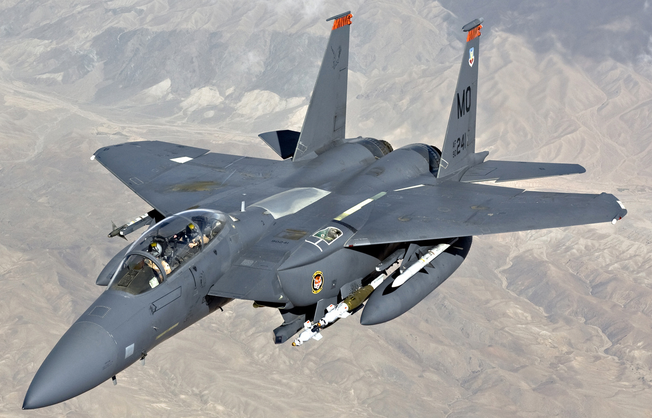 ΕΚΤΑΚΤΟ: Αμερικανικά F-15E βομβάρδισαν με βόμβες λευκού φώσφορου πόλη στην ανατολική Συρία