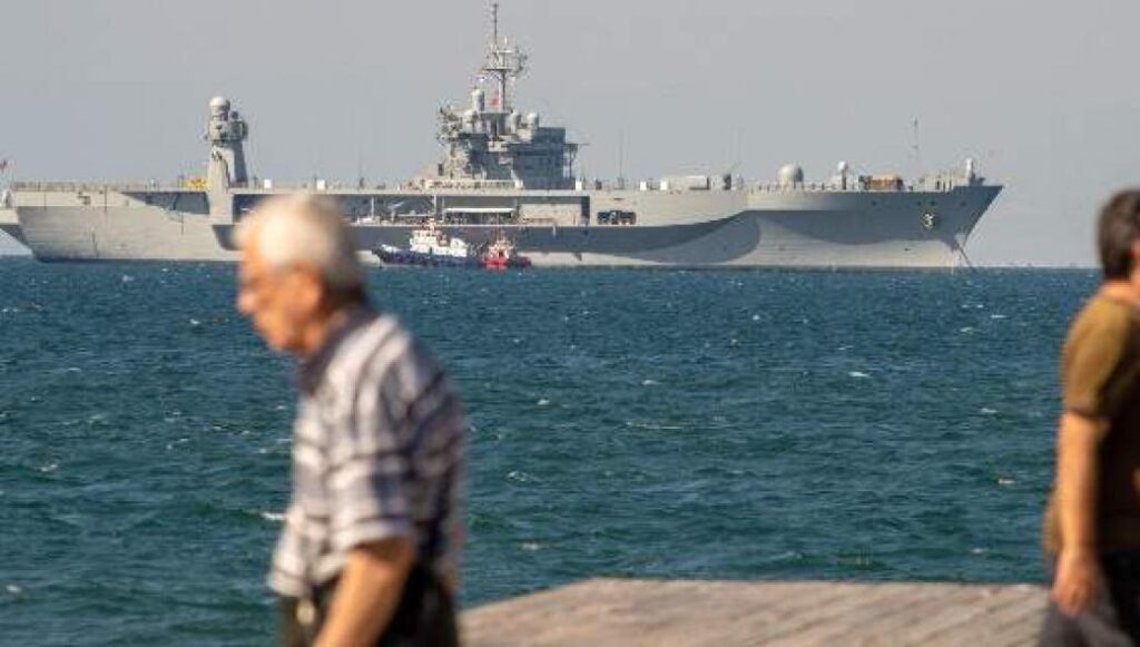 ΔΕΘ: Η ναυαρχίδα του 6ου Αμερικανικού Στόλου κοσμεί τον Θερμαϊκό στη Θεσσαλονίκη (φωτό)