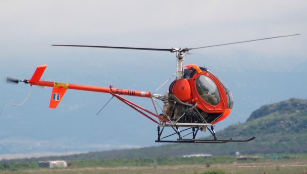 Αναγκαστική προσγείωση για εκπαιδευτικό ελικόπτερο της Αεροπορίας Στρατού