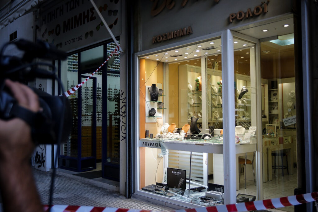 Στον ανακριτή και πάλι ο 55χρονος που προσπάθησε να βοηθήσει τον ιδιοκτήτη του κοσμηματοπωλείου