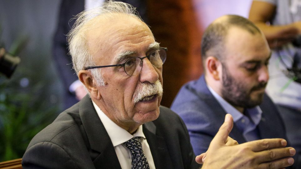 Βίτσας: Δέκα χιλιάδες πρόσφυγες θα μεταφερθούν σε διαμερίσματα