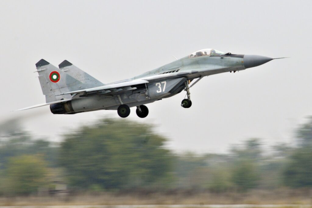 Προτάσεις σε Βουλγαρία από χώρες του ΝΑΤΟ για την αντικατάσταση των MiG-29 – Την γλιτώνουν τα F-16 block 30 της ΠΑ