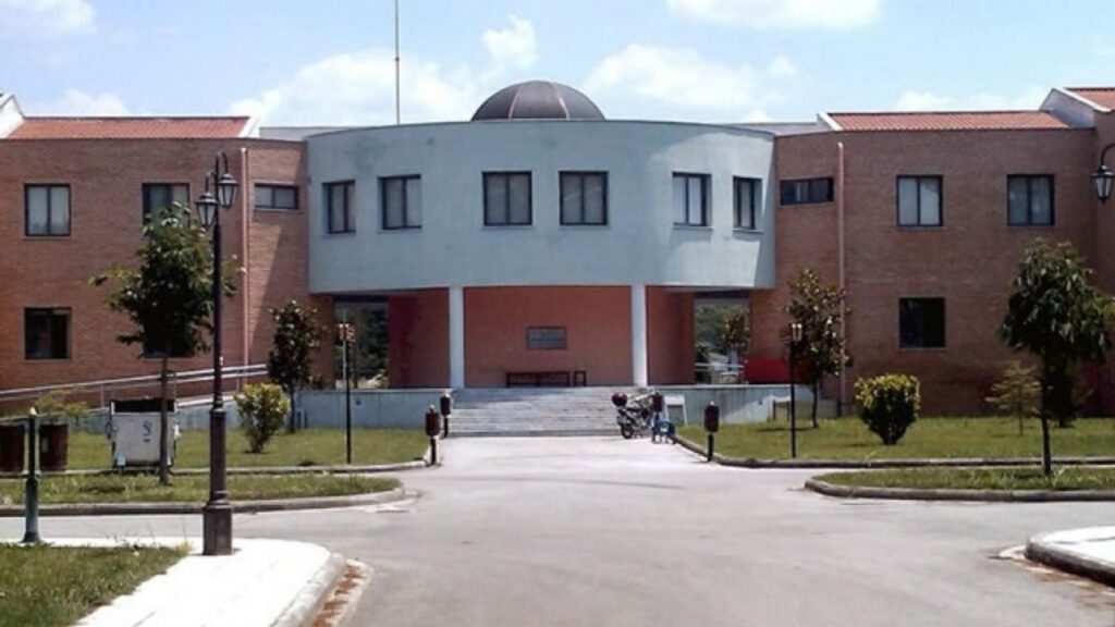 Καταγγελίες και για δεύτερο καθηγητή “Φακελάκη” – Έρευνα της ΕΛΑΣ για πιθανό κύκλωμα