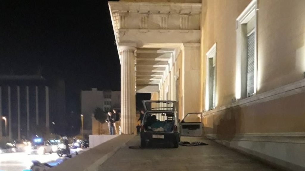 Σε ψυχιατρικό ίδρυμα ο οδηγός που «εισέβαλε» στη Βουλή