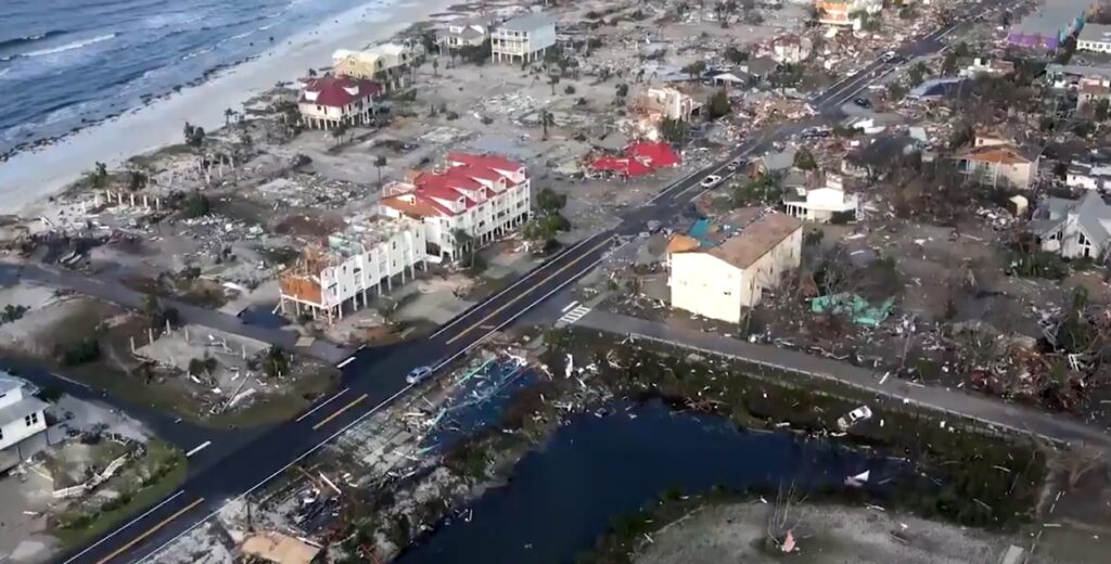 Εικόνες απόλυτης καταστροφής στη Φλόριντα από τον τυφώνα «Μάικλ» – Θυμίζει πόλη μετά από έκρηξη ατομικής βόμβας (βίντεο)