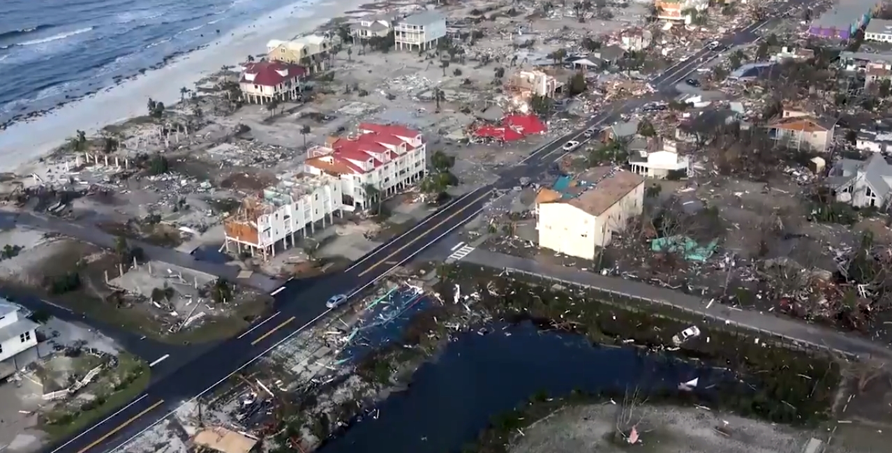 Εικόνες απόλυτης καταστροφής στη Φλόριντα από τον τυφώνα «Μάικλ» – Θυμίζει πόλη μετά από έκρηξη ατομικής βόμβας (βίντεο)