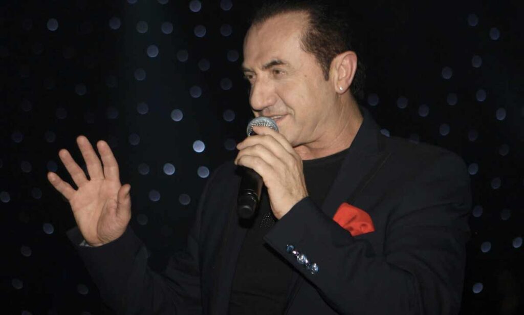 Με καταθέσεις 2 εκατ ευρώ και επίδομα αλληλεγγύης ο «άπορος» που εξαπάτησε τον Λευτέρη Πανταζή