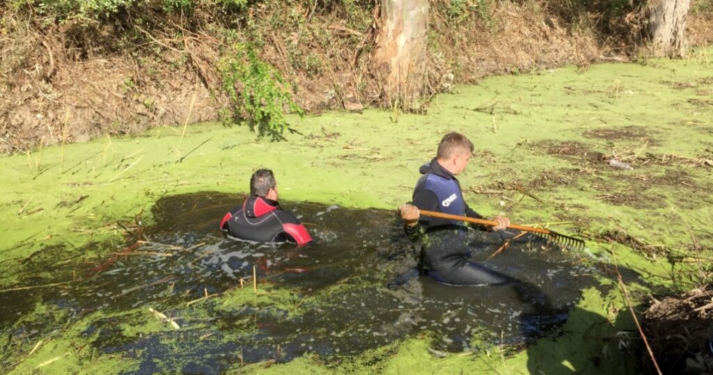 Θρίλερ στην Πρέβεζα: Αδειάζουν την τάφρο που βρέθηκε το κρανίο (φωτό-βίντεο)